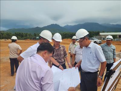 Phó Tổng giám đốc EVNNPT Nguyễn Ngọc Tân kiểm tra thực địa Dự án Trạm biến áp 220kV Chân Mây và đường dây đấu nối