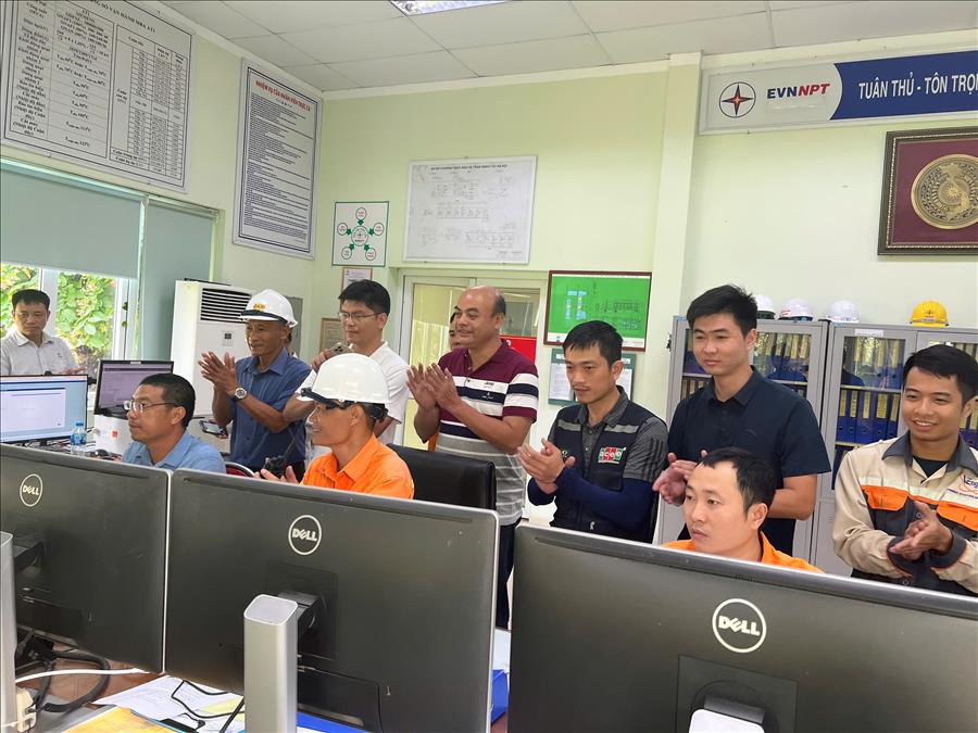 Ban Quản lý dự án truyền tải điện đóng điện thành công Dự án Lắp máy 2 Trạm biến áp 500kV Tây Hà Nội