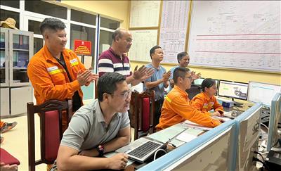 Ban QLDA Truyền tải điện (NPTPMB) phối hợp các đơn vị liên quan đóng điện thành công Dự án Nâng công suất Trạm biến áp 500kV Việt Trì