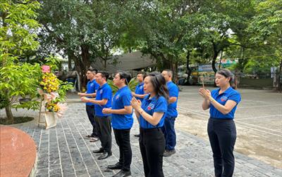 Đoàn Thanh niên NPTPMB dâng hương tưởng niệm tại Tượng đài Anh hùng Liệt sỹ Võ Thị Sáu, Hà Nội