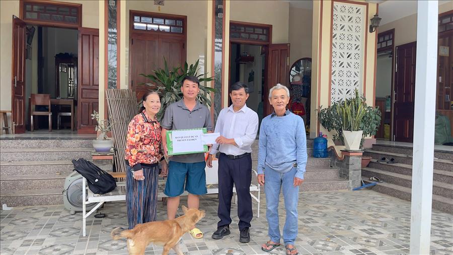 BAN QUẢN LÝ DỰ ÁN TRUYỀN TẢI ĐIỆN ĐỘNG VIÊN NGƯỜI LAO ĐỘNG BỊ ẢNH HƯỞNG BÃO LŨ TẠI TỈNH KHÁNH HÒA